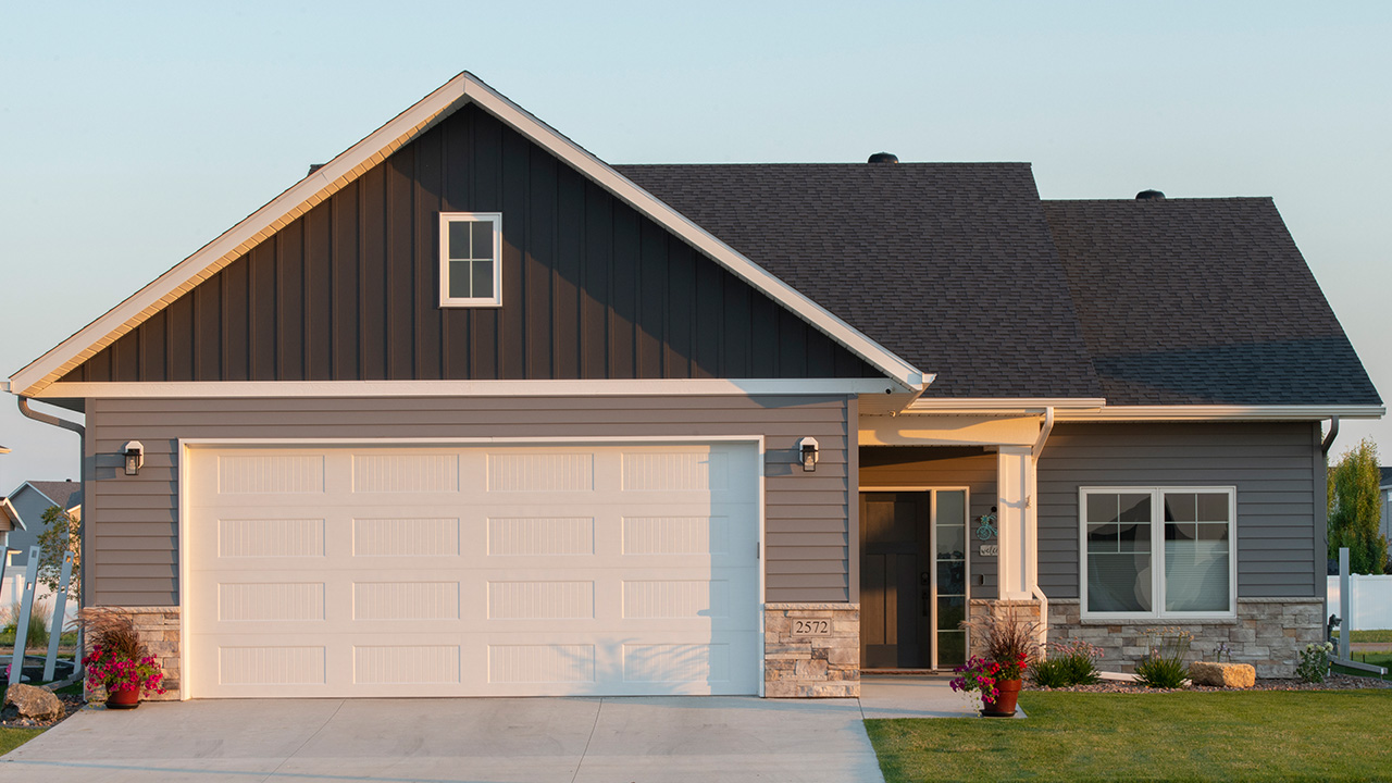 TruCedar Seamless Board & Batten, Gray Dusk